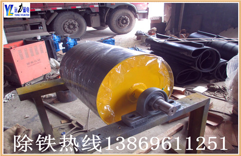 采用永磁滚筒的强磁处理碳酸钙水效果显著,高炉冷却系统对于高炉正常生产和长寿至关重要.如果冷却水有问题,在冷却器水管内部沉淀杂质或结垢或被腐蚀,那么这些部位就会产生局部过热现象,造成温度的上升,无论冷却器在设计上多么合理,终究摆脱不了被烧坏的命运.那什么能够解决的这种棘手的问题呢?那就是永磁滚筒,接下来就由潍坊远力小编给大家介绍一下永磁滚筒如何运用技术着手处理高炉循环冷却水的.   采用永磁滚筒的强磁处理循环冷却水可抑制碳酸钙沉淀的生成,使得原来附着在管壁上的旧垢明显脱落.经过对试验数据的整理分析,得到磁化防垢效果的最佳方案为磁场强度为34000 Gs.磁处理能够起到降低pH值的作用.冷却水的pH值随着时间的延长而增加,pH 值的增大将有助于垢的生成.研究表明永磁滚筒中的磁处理能够减缓pH值的增长速度,故能起到防垢抑垢的作用.水样静止12h后pH值的变化规律与试验进行中类似,说明磁处理具有“记忆效应”.随着时间的增加.水温的升高,经过磁场强度34000Gs处理的循环水的电导率下降的时间推后,使析出晶核的时间延长,抑制沉淀的产生