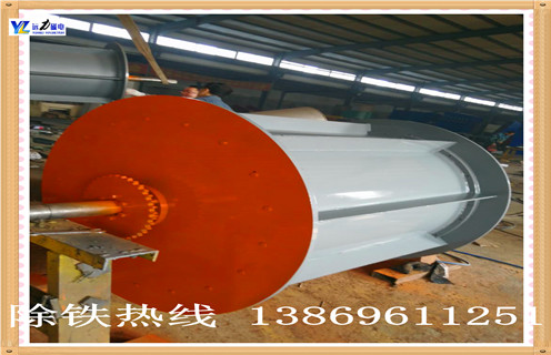 全磁 开云官方网页版生产的全磁滚筒通常安装在输送带端头上,使用环境更适用于大批量的矿石,谷物,沙子,砂砾,塑料,木材,碎玻璃,废料等干性物料中的跟大含量的铁屑,铁片,铁块或者其他铁磁性物料自动分离。