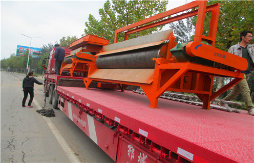 广西锰矿磁选机四个滚筒 广西锰矿磁选机四个滚筒