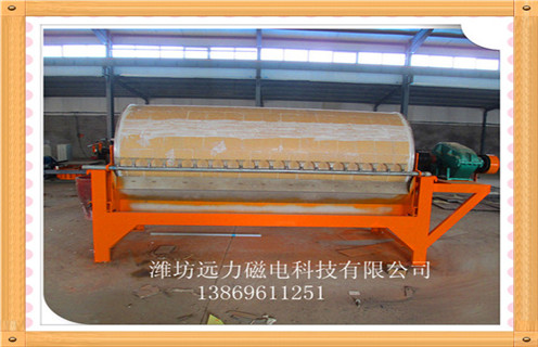 河砂磁选机容易引发事故的原因,对于河砂矿,如果我们在使用过程中不注意做好防范,是很容易发生事故的.所以我们必须明白容易引起河砂磁选机事故的原因,从而找到解决的方案.    1.河砂磁选机容易引发事故的原因    1.1.噪声危害:    矿山生产过程中的机械设施在运行过程中会萌生不一样程度的噪声,例如:通风机.空压机风镐等高机械噪音设施;若这些个设施选型不符合理,又未采取避免噪声污染的处理办法,则会对接触噪声的作业担任职务的人萌生噪声危害,有时候甚至于会诱发担任职务的人误操作而引动出产安全意外.