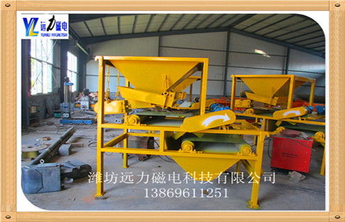 2.关于干式磁选机内部的杂物和润滑作用,设备主要是选铁工作,要定期的对设备内清理,如果发现底部有掉落的杂物料,要及时的清理,而且对轴承之间要及时的清楚杂物然后做好润滑作用,防止对其的损坏.    3.关于干式磁选机发热的情况,常见发热是电机的发热,或者是物料的处理方法不对,如果有此情况要及时的检查线路问题,看电压是否稳定,线路是否正常,如果有老化要更换,夏天是最容易发热的,对设备要做好避暑工作.    4.干式磁选机工作时产生强大的磁场,使其中杂铁会以极快的速度冲击本体,为保证冲击力不致对干式磁选机造成影响,安装有专利技术弹性悬吊装置,用于吸收冲击能量,开云官方网页版干式磁选机有效保护长期稳定的工作.