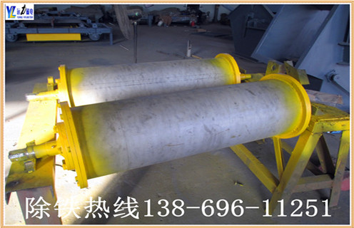 1.干式永磁滚筒采用人民共和国机械工业标准“JB / 7895-1999”,采用稀土复合磁性系统,并采用高强度胶(J-39)粘结和环氧灌注,磁性表面用不锈钢加强胶胶挂胶,不脱落.气缸两端的密封垫圈涂有塑料密封,确保无水;整体采用先进的技术和合理的结构.经过特殊设计,使的磁场强度分布更为合理,分选效果更明显.   2.此碎钢磁选机永磁筒体机身通过特殊设计,不易堵塞材料,运行材料.通过半逆流类型.