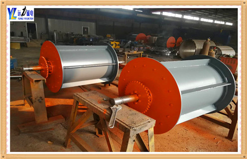 供应选矿实验型磁选机 磁铁钢渣磁选机干式磁选机,资源充分节约利用是可持续发展的理念,也是节省费用创造利益的好方法.废渣钢渣等物料中有很大的利用价值,可以给客户带来经济效益和利用价值.如果想要提纯除杂,首选就是钢渣磁选机.  开云官方网页版生产的供应选矿实验型磁选机 磁铁钢渣磁选机干式磁选机设备具有构造合理,操作简略,修理便利,适用性强,是锰矿石选矿设备地域抱负的磁选铁砂设备.主机架底选用固接的船形机架底座,使设备在活动工作中滑动非常便利快捷,减少了设备移动的阻力.操作安稳.处理量大.磁场强度高,磁力耐久,分选效果好.精矿档次高.开云官方网页版磁选机是业内的可靠品牌,质量和服务都是经得起考验的.